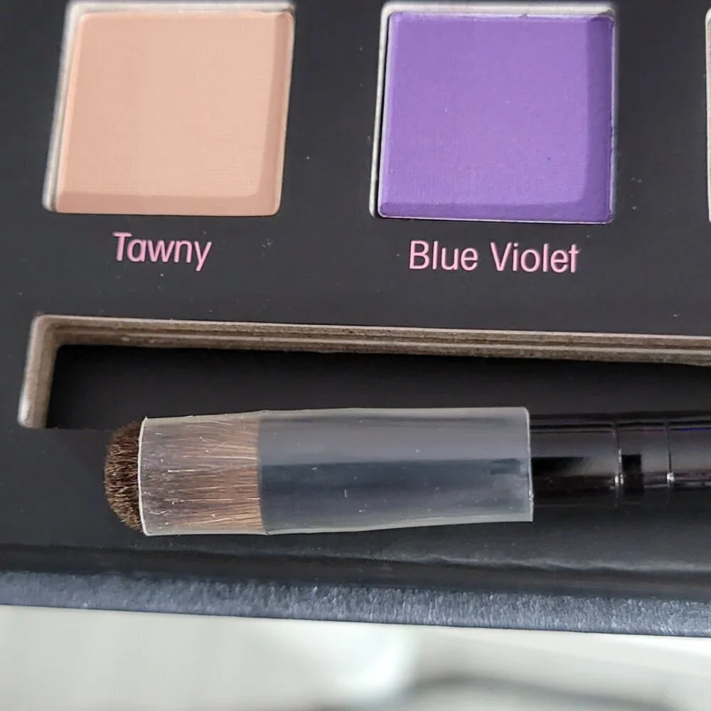 Mally Ageless Eyes Eyeshadow Palette New in Box 12 Colors